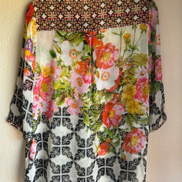 Soft Surroundings Sheer Floral Geometric 1/2 Button Flutter Sleeve Tunic Blouse - Picture 10 of 10